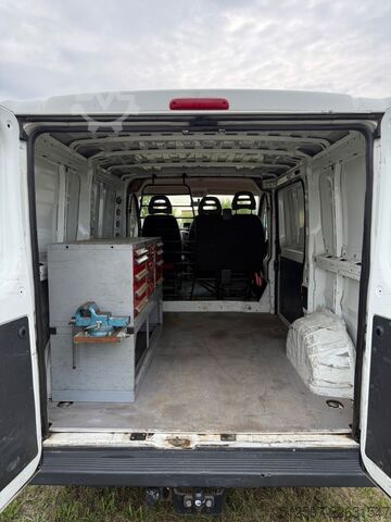 Furgão FIAT Ducato Kasten m. Werkbank & -regalen, Rfk