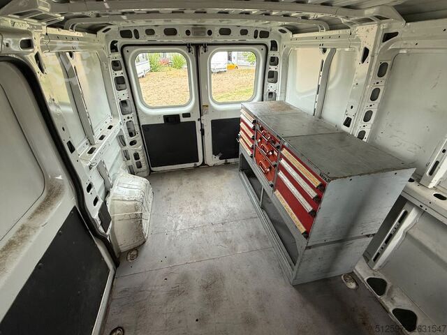 Furgão FIAT Ducato Kasten m. Werkbank & -regalen, Rfk