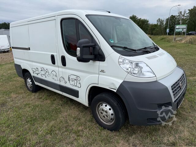 Furgão de painéis FIAT Ducato Kasten m. Werkbank & -regalen, Rfk