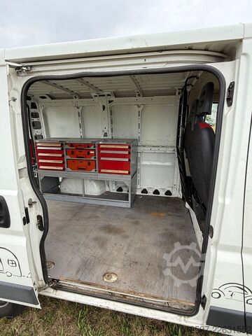 Furgão de painéis FIAT Ducato Kasten m. Werkbank & -regalen, Rfk