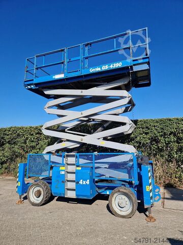 Ollós emelő Genie GS-4390 (15,5 mtr werkhoogte)