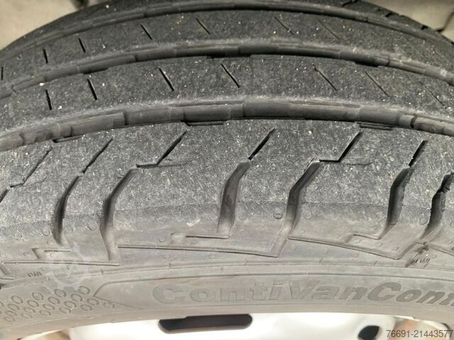 Magas tetős furgon Ford Transit 280 Van - L2 H2