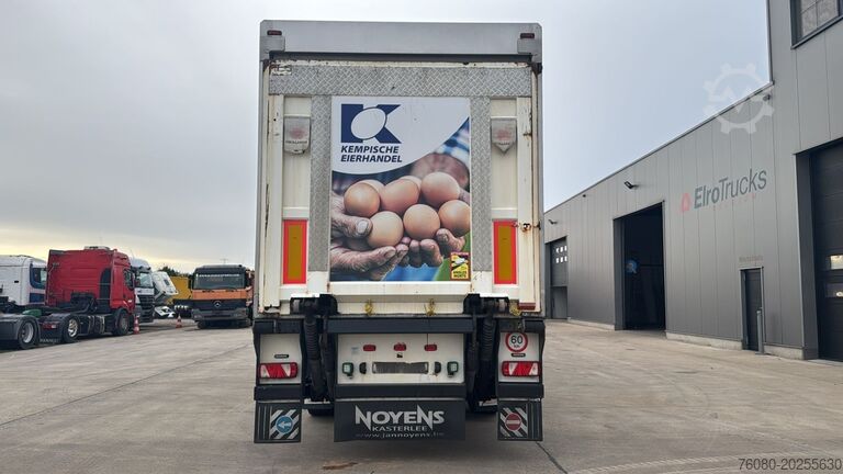 Koel-vriestransport Renders - (CARRIER VECTOR 1950 / BELGIAN TRAILER / LIFT...