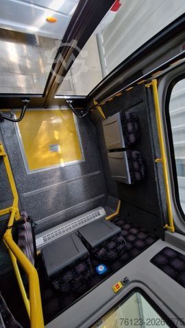 Minibus MERCEDES-BENZ Sprinter 517 Heckniederflur Vorlauffahrzeug