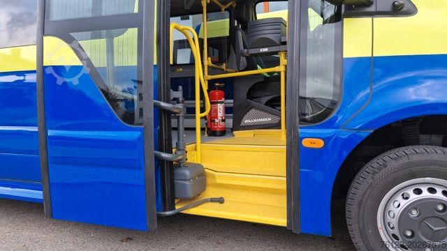 Minibusz MERCEDES-BENZ Sprinter 517 Heckniederflur Vorlauffahrzeug