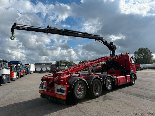 Gru montata su autocarro VOLVO FM500 8x2 Pusher Tridem Crane Hiab 099 B3 Radio