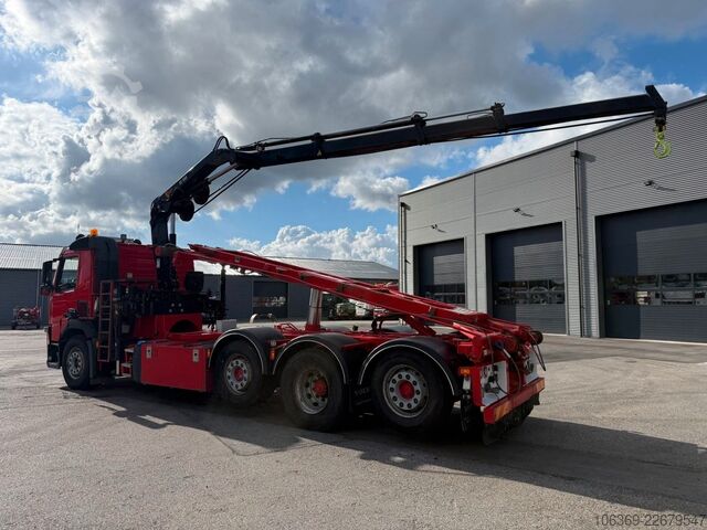 Gru montata su autocarro VOLVO FM500 8x2 Pusher Tridem Crane Hiab 099 B3 Radio