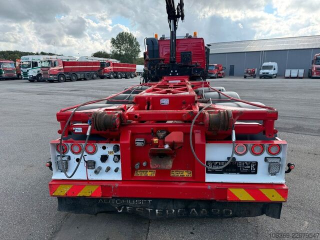 Gru montata su autocarro VOLVO FM500 8x2 Pusher Tridem Crane Hiab 099 B3 Radio
