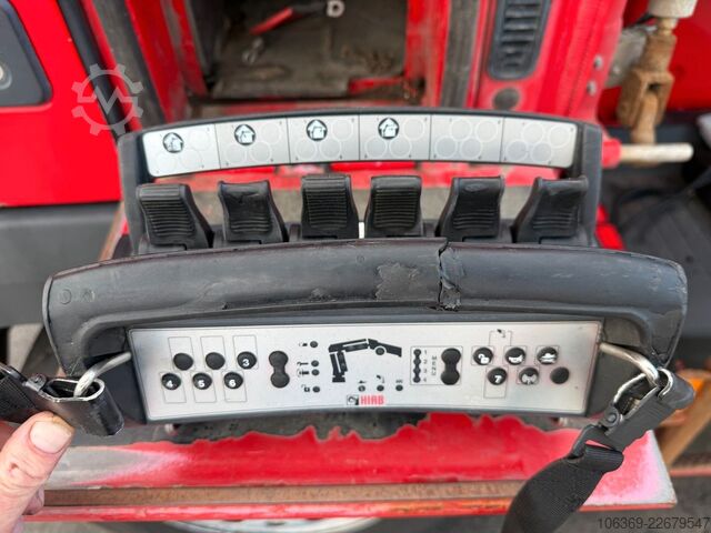 Gru montata su autocarro VOLVO FM500 8x2 Pusher Tridem Crane Hiab 099 B3 Radio