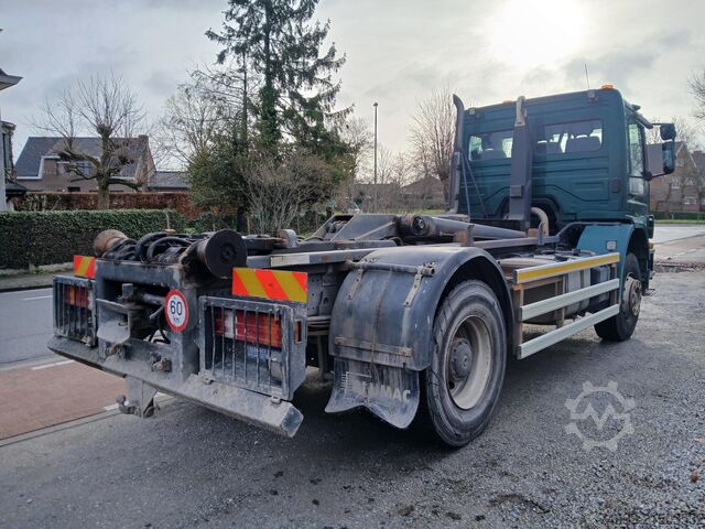 Haakarm vrachtwagen Mercedes Atego met containersysteem