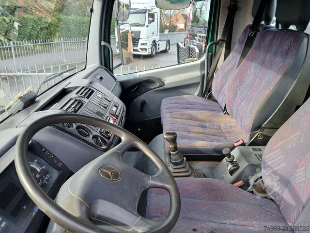 Haakarm vrachtwagen Mercedes Atego met containersysteem