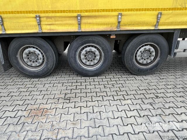 Nyitott ponyvás félpótkocsi Schmitz Cargobull Curtainsider Standard