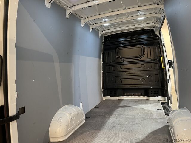 Bestelbus Volkswagen Crafter 35 2.0 TDI L3H3 140 PK Automaat / Euro ...