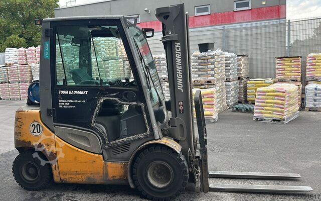 PB targoncák Jungheinrich TFG425s Triplex Motorölverbrauch zu hoch