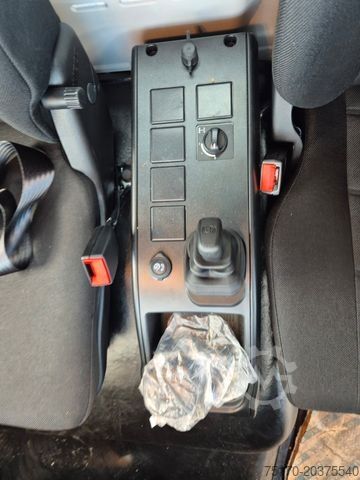 Camion-benne tricar IVECO Eurocargo ML80E21 Meiller 2x AHK 3 Sitze