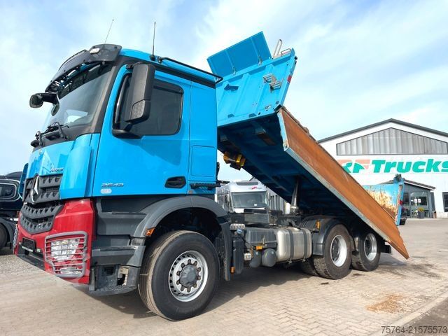 Driezijdige kipper MERCEDES-BENZ 2643 Arocs/Meiller Kipper/Bordmatik/6x6H/1.Hand