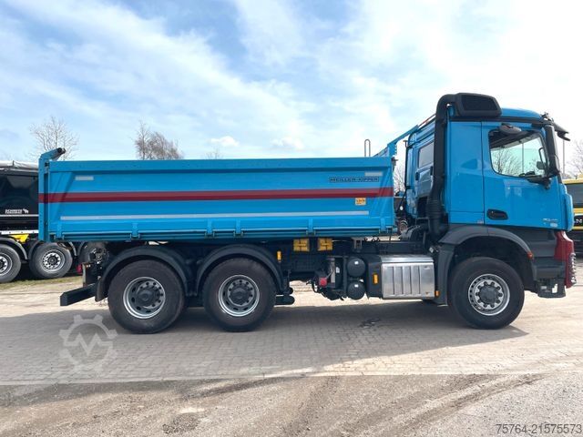 Driezijdige kipper MERCEDES-BENZ 2643 Arocs/Meiller Kipper/Bordmatik/6x6H/1.Hand