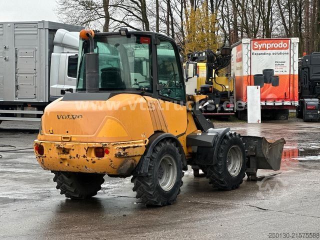 Wiellader VOLVO L25B-P Palettengabel&Schaufel