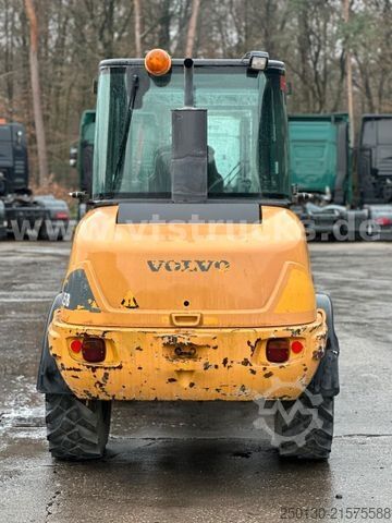 Wiellader VOLVO L25B-P Palettengabel&Schaufel