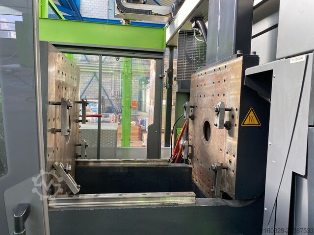 Sprøjtestøbemaskine med robot ENGEL victory 1050/160 tech CC200 A02 mit Robot ERC 23F regular RC 200 integriert