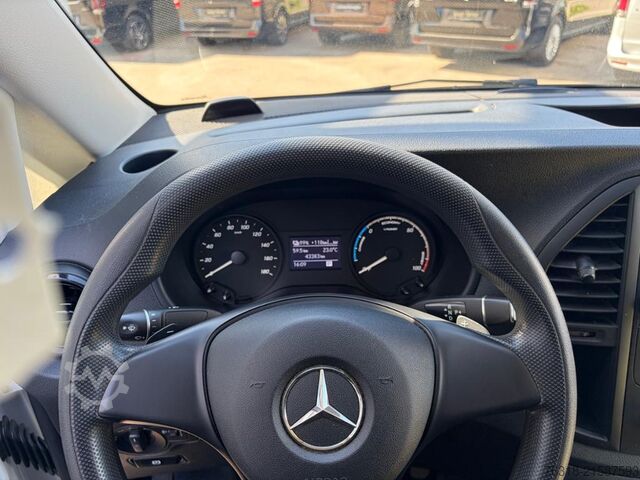 Minibus Mercedes-Benz eVito 111 Kasten lang Klima PDC Trennwand SHZ