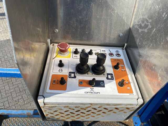 2008 Omega Platforms TS105-500, piattaforma a pantografo cingolata Omega Platforms TS105-500, Rups schaarhoogwerker