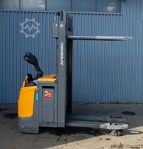 Stivuitoare pentru paleți Jungheinrich ERC 216z / 2018y/ initiallift/ 7761h