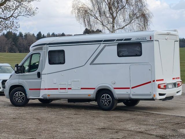 Half-integraal camper LMC Cruiser V 646 G,  Längsbetten, Navi,Automatik