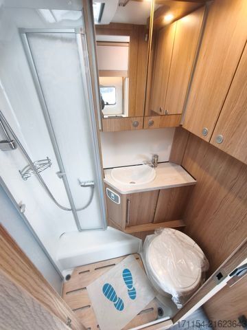 Half-integraal camper LMC Cruiser V 646 G,  Längsbetten, Navi,Automatik