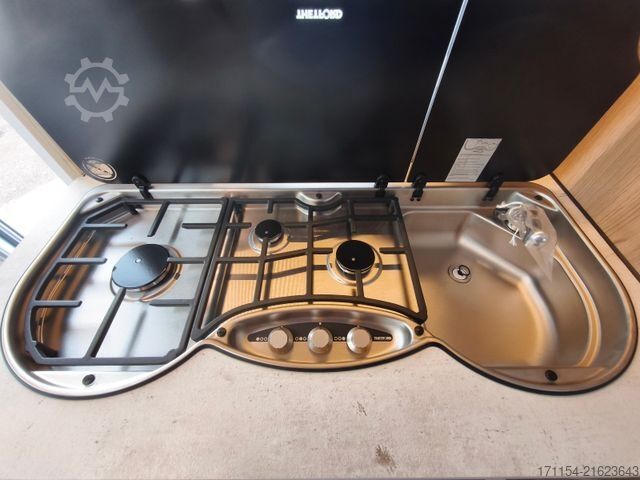 Half-integraal camper LMC Cruiser V 646 G,  Längsbetten, Navi,Automatik