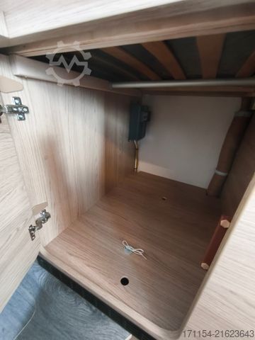 Half-integraal camper LMC Cruiser V 646 G,  Längsbetten, Navi,Automatik