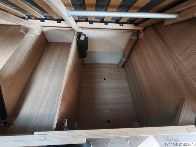 Half-integraal camper LMC Cruiser V 646 G,  Längsbetten, Navi,Automatik