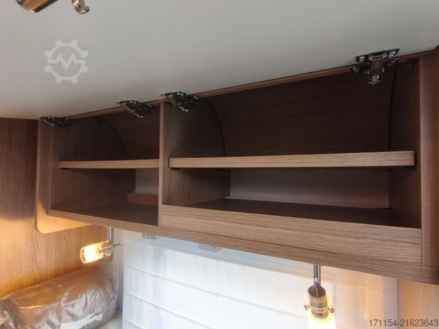 Half-integraal camper LMC Cruiser V 646 G,  Längsbetten, Navi,Automatik