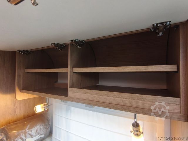 Half-integraal camper LMC Cruiser V 646 G,  Längsbetten, Navi,Automatik