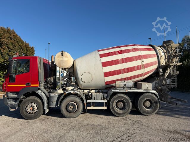 Betonblander lastbil Iveco trakker