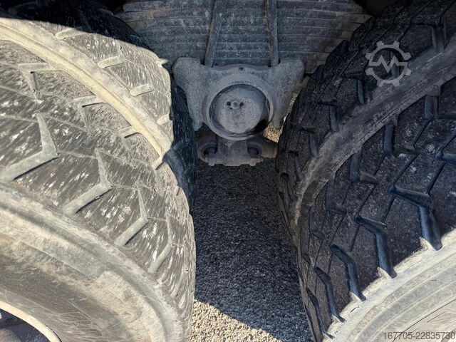 Betonblander lastbil Iveco trakker