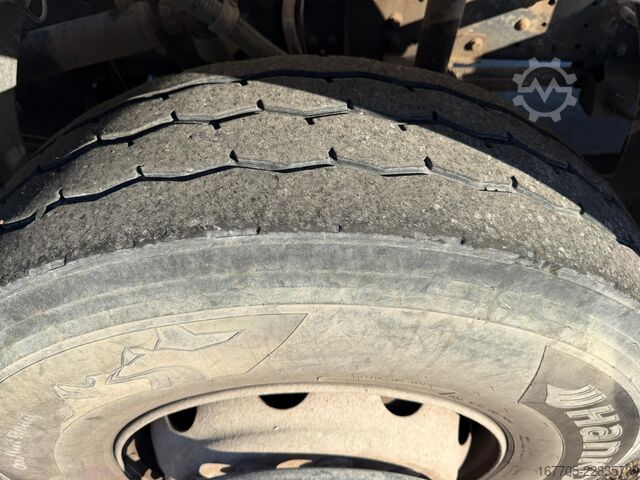 Betonblander lastbil Iveco trakker