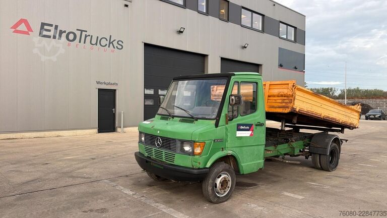 Tipper 3 côtés Mercedes-Benz Vario 408 (MANUAL PUMP / TIPPER / POMPE MANUELL...