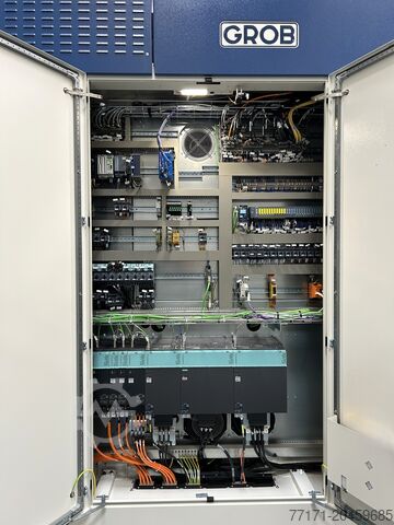 Centro de usinagem universal de 5 eixos GROB G550T