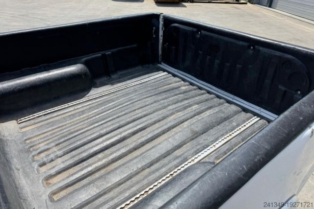 Kombivan TOYOTA Hilux 3.0D 4WD