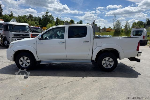 Kombivan TOYOTA Hilux 3.0D 4WD