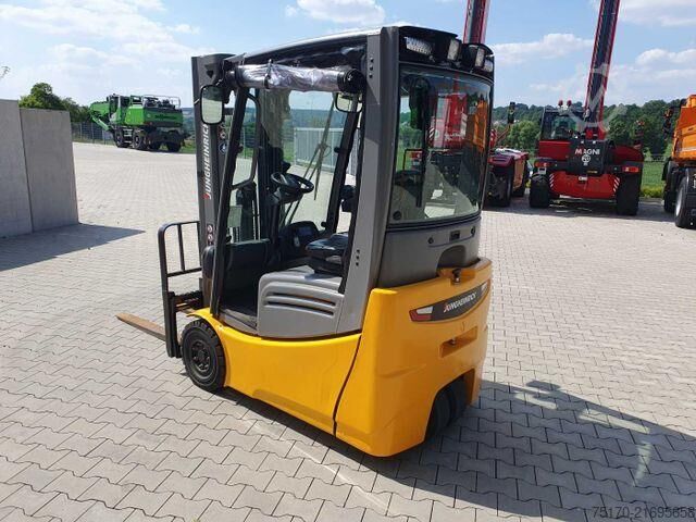 Heftruck Jungheinrich EFG 215 / Triplex: 4.25m! / SS / nur 2.184h!