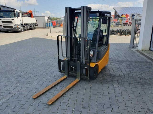 Heftruck Jungheinrich EFG 215 / Triplex: 4.25m! / SS / nur 3.488h!