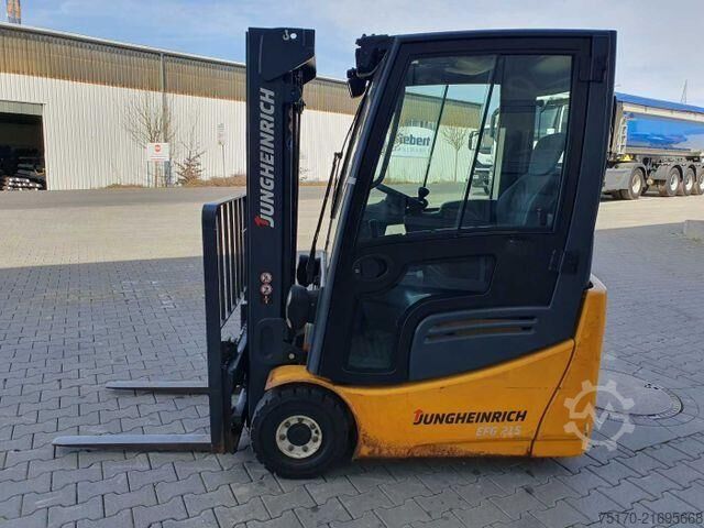 Heftruck Jungheinrich EFG 215 / Triplex: 4.35m! / SS / nur 2.054h!