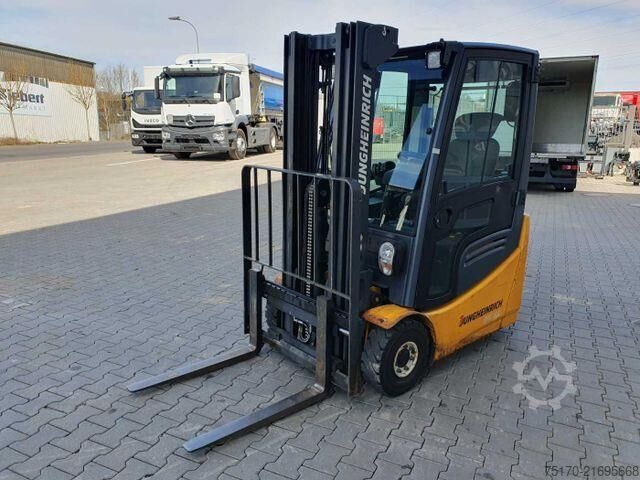 Heftruck Jungheinrich EFG 215 / Triplex: 4.35m! / SS / nur 2.054h!
