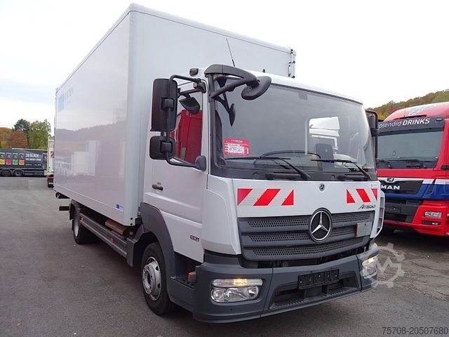 Vrachtwagen met bakwagen MERCEDES-BENZ 821 Atego*5,9m*LBW*Klima*B/L*3 Sitze*Original km