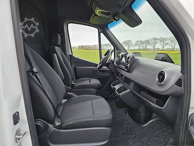 Stationvogn med højt tag MERCEDES-BENZ ESPRINTER 320 204 pk 81 Kwh