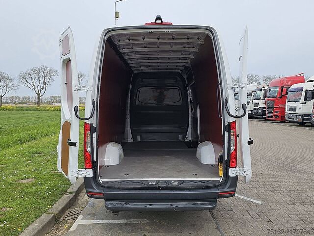 Stationvogn med højt tag MERCEDES-BENZ ESPRINTER 320 204 pk 81 Kwh