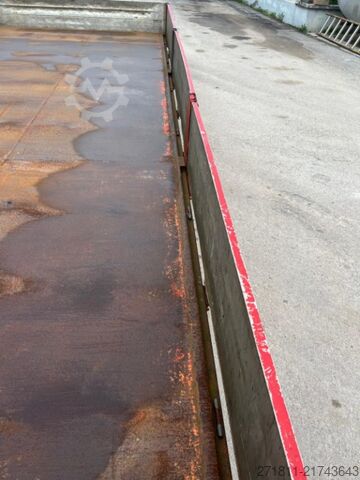 Kampós konténer  CONTAINER SCARRABILE A PIANALE CON SPONDE