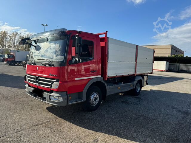 Háromoldalú billenőplató Mercedes-Benz Atego 818